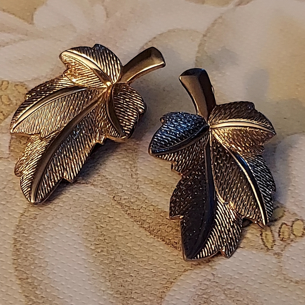 Leaf Motif Clip Earrings
